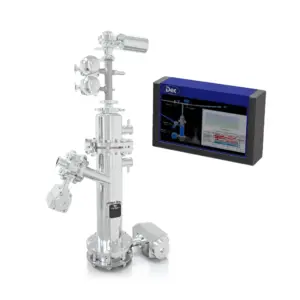 Sistema de transferencia de polvo PTS Powder Transfer System de Dec Group para la transferencia contenida de materiales sólidos en procesos farmacéuticos, químicos y de manufactura industrial.